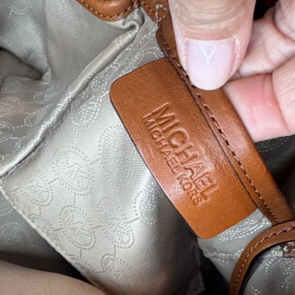 Michael Kors Cynthia Vanilla PVC Medium Signature Logo Satchel - Picture 15 of 16